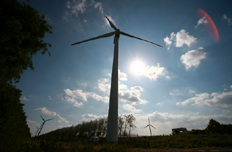 陽光下的風(fēng)機(jī)