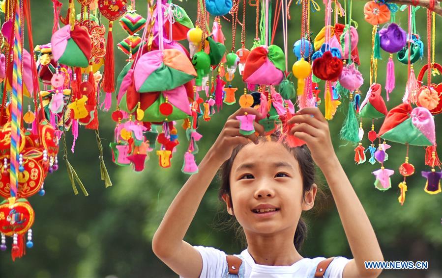 #CHINA-DRAGON BOAT FESTIVAL-FOLK CUSTOM (CN)