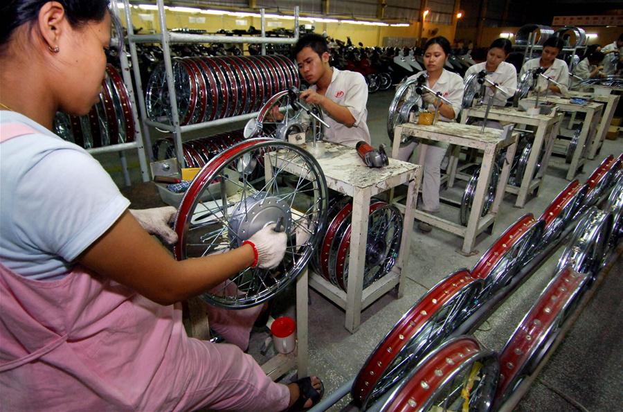 Xinhua Headlines: China's WTO entry a benefit to the world 