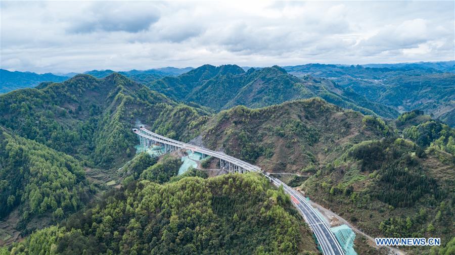 CHINA-GUIZHOU-INFRASTRUCTURE-EXPRESSWAY-CONSTRUCTION-TRAFFIC (CN)