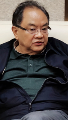 中央文史研究館館員、中國(guó)文聯(lián)原副主席、中國(guó)文藝評(píng)論家協(xié)會(huì)原主席、著名文藝評(píng)論家仲呈祥