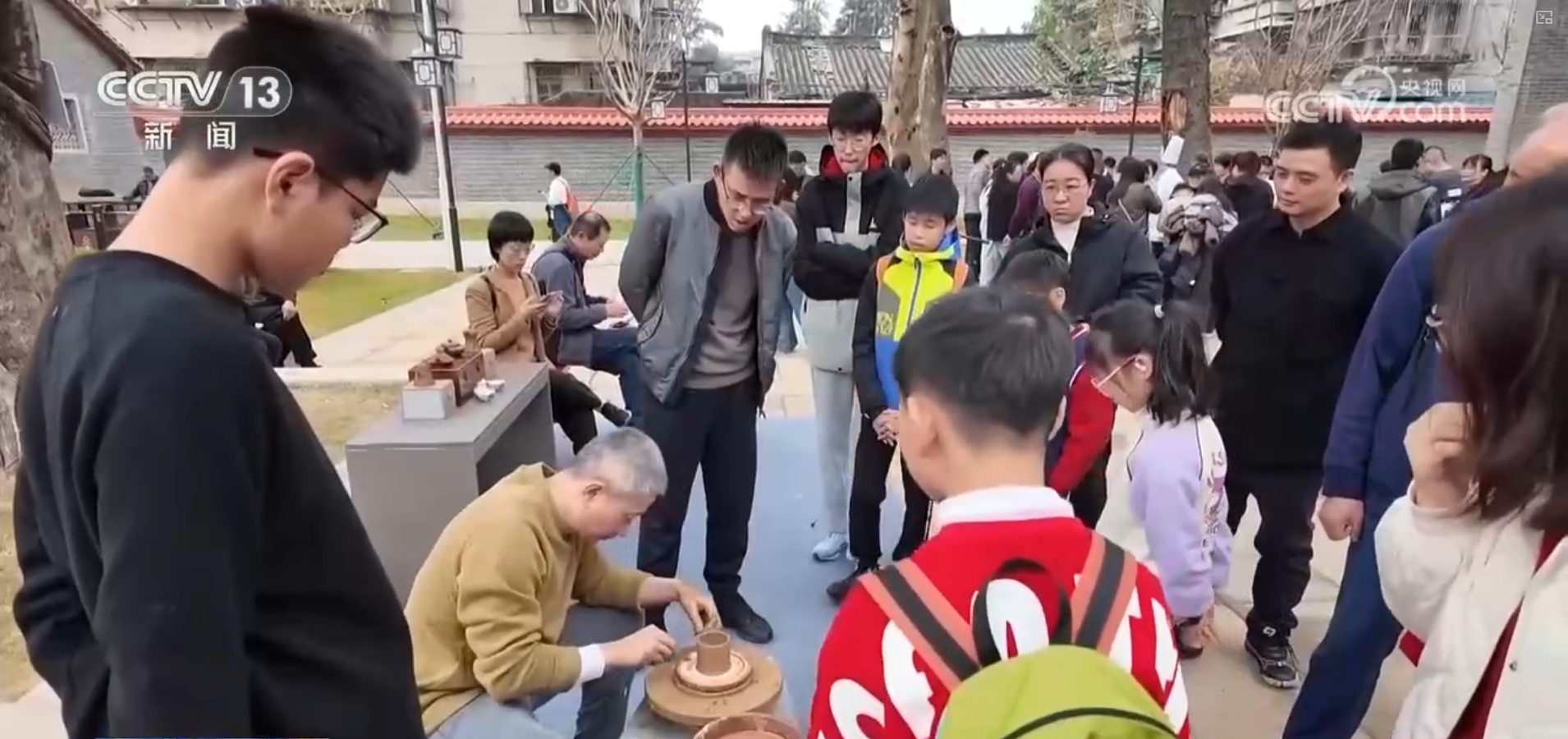 逛市集、赏非遗、买年货 来传统大集感受年味 在文化与烟火气中喜迎佳节