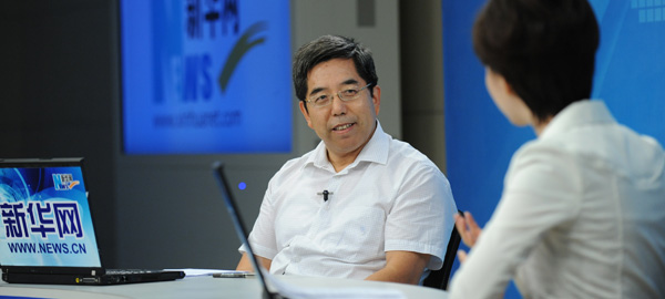 國家統(tǒng)計局局長馬建堂作客新華網演播室