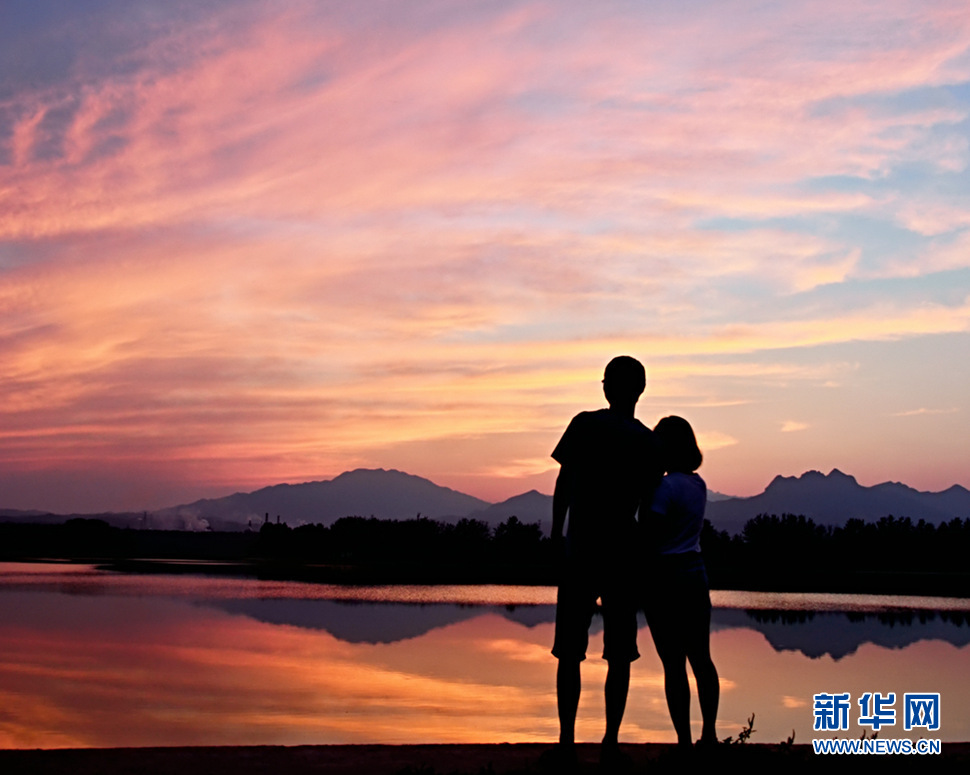 《夕陽(yáng)下我們的愛》