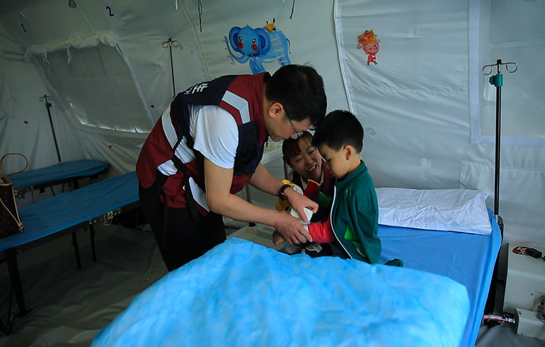 致敬偉大改革｜對話40年，講述身邊的健康故事（第十四集）&mdash;&mdash;白衣衛(wèi)士：與時間賽跑