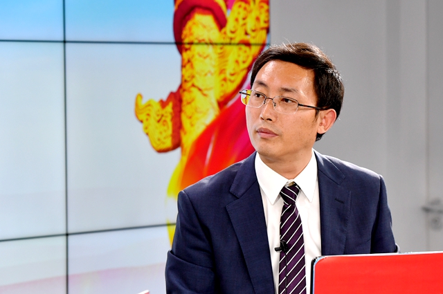 繼往是為了開來，那么開什么來？我們的未來是什么？我們現(xiàn)在站在什么歷史方位上？往哪里去走？