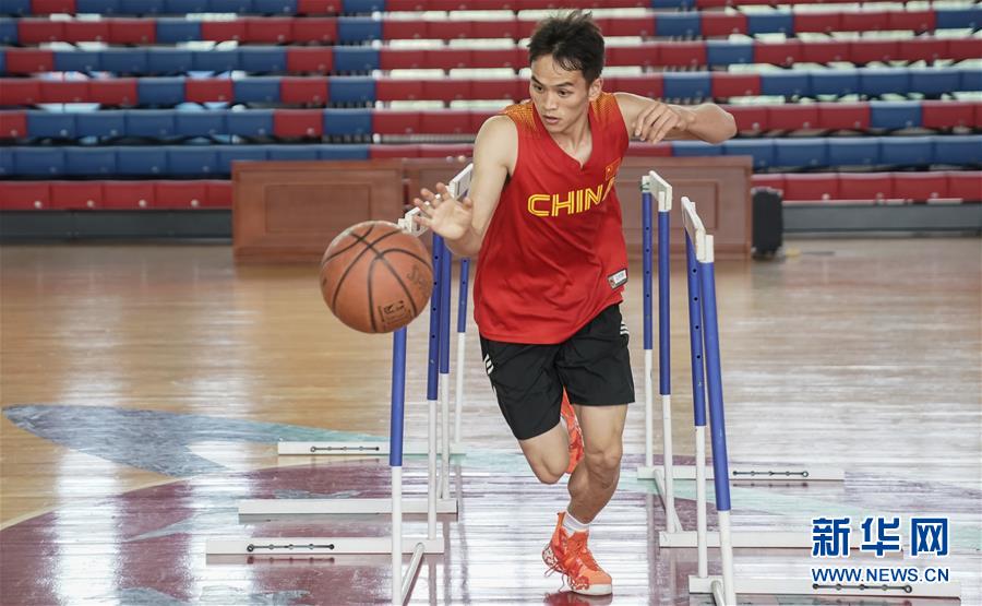 (軍運(yùn)會·圖文互動)(8)從“遲到者”到世界冠軍——記八一空軍五項隊隊員葉邦武(配本社同題文字稿)