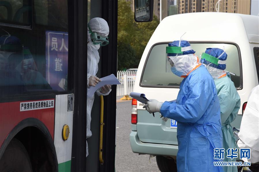 (聚焦疫情防控·圖文互動)(8)軍隊新近承擔救治任務(wù)的兩所醫(yī)院全部投入使用 參照火神山醫(yī)院模式運行