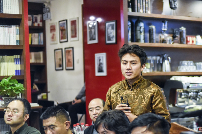 安久家族老八：我們的家族一直在做技藝的傳承，這是我們的使命，我們應(yīng)該承擔(dān)起來(lái)。希望能用我學(xué)到的知識(shí)，把我們家族的技藝推廣到更廣大的市場(chǎng)。