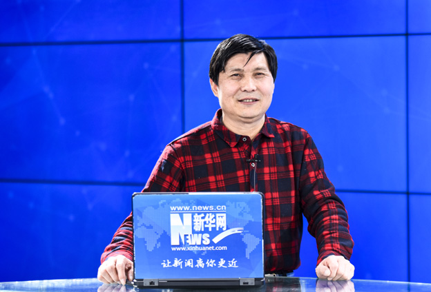 從開始的花鳥畫轉(zhuǎn)為山水畫創(chuàng)作，更欣賞山水畫的大氣。多年努力到名山大川去寫生，搜集素材，創(chuàng)作具有生活氣息的書畫作品。