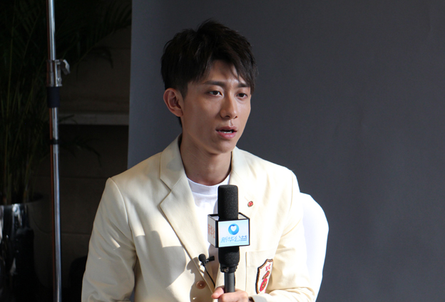 國有棟梁，大愛無疆；爾如嫩草，小愛芬芳。