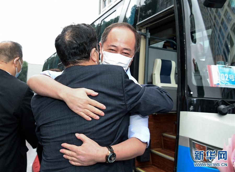（社會）（4）抗疫&ldquo;戰(zhàn)友&rdquo;重聚