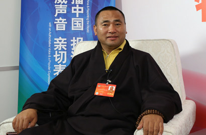 全國政協(xié)委員東寶仲巴&middot;呼圖克圖做客新華網(wǎng)、中國政府網(wǎng)兩會(huì)訪談
