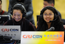 她們，因為兩會工作忙碌著美麗著