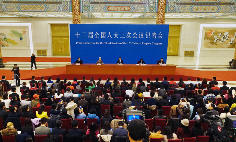 3月15日，國務院總理李克強在北京人民大會堂與中外記者見面，并回答記者提問。新華社記者 李賀 攝