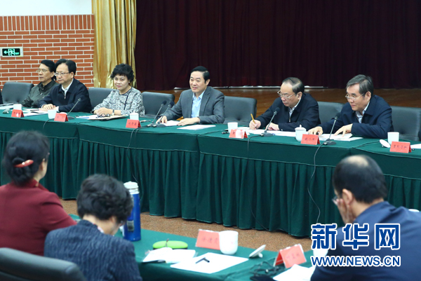 4月12日，中共中央政治局委員、中央書(shū)記處書(shū)記、中宣部部長(zhǎng)劉奇葆在北京出席&ldquo;走向世界的中國(guó)兒童文學(xué)&rdquo;座談會(huì)并講話。 新華社記者丁海濤攝