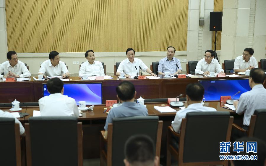 8月31日，中宣部在北京召開(kāi)創(chuàng)新新聞傳播工作交流會(huì)，中共中央政治局委員、中央書(shū)記處書(shū)記、中宣部部長(zhǎng)劉奇葆出席會(huì)議并講話。新華社記者蘭紅光攝