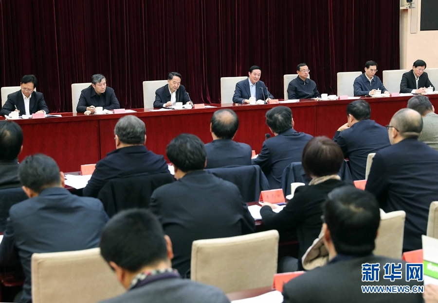 12月10日，中宣部在北京召開學(xué)習(xí)貫徹習(xí)近平總書記在中國文聯(lián)十大、中國作協(xié)九大開幕式上和會(huì)見中國記協(xié)第九屆理事會(huì)代表時(shí)重要講話精神座談會(huì)。中共中央政治局委員、中央書記處書記、中宣部部長劉奇葆出席會(huì)議并講話。新華社記者 劉衛(wèi)兵 攝 