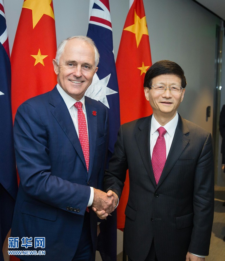 4月21日，正在澳大利亞訪問的中共中央政治局委員、中央政法委書記孟建柱（右）在悉尼會見澳總理特恩布爾。 新華社發(fā)（朱宏業(yè)攝） 