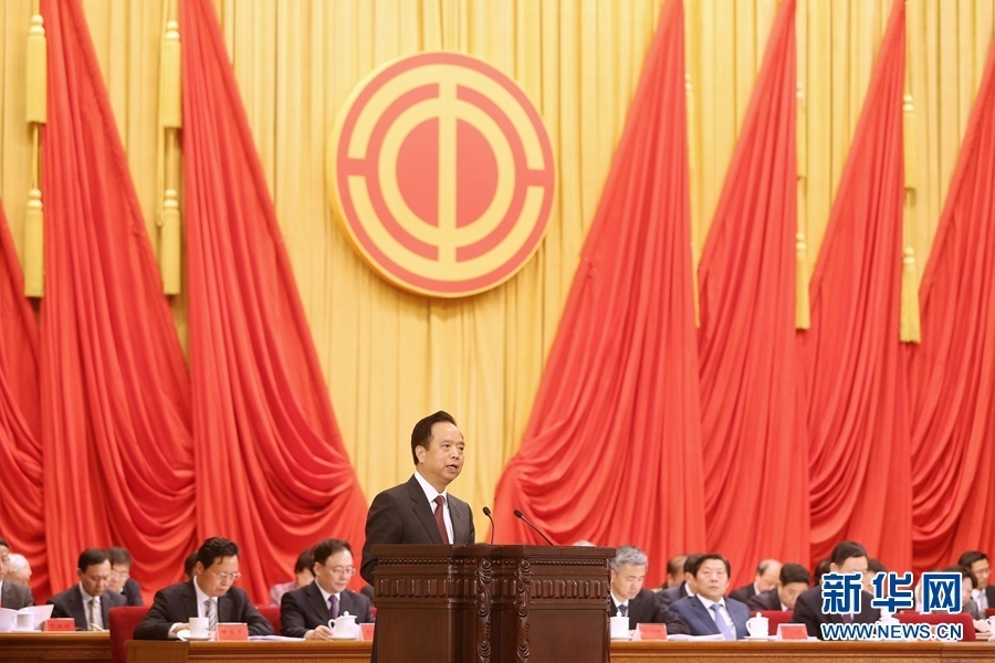 4月27日，慶祝&ldquo;五一&rdquo;國(guó)際勞動(dòng)節(jié)暨全國(guó)五一勞動(dòng)獎(jiǎng)和全國(guó)工人先鋒號(hào)表彰大會(huì)在北京人民大會(huì)堂舉行。中共中央政治局委員、中華全國(guó)總工會(huì)主席李建國(guó)出席大會(huì)并講話(huà)。新華社記者 才揚(yáng) 攝 