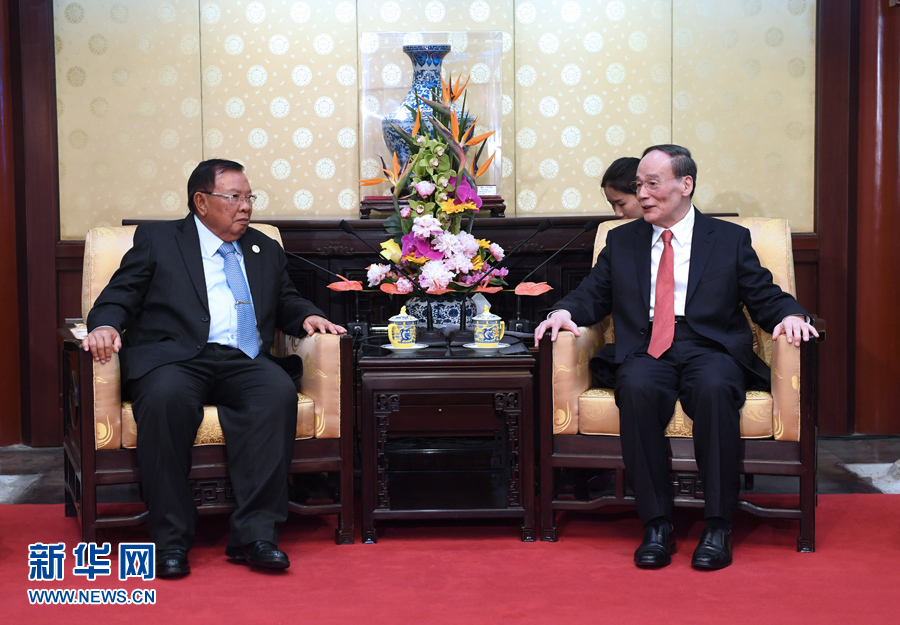 5月13日，中共中央政治局常委、中央紀委書記王岐山在北京釣魚臺國賓館會見老撾人民革命黨中央總書記、國家主席本揚。 新華社記者 饒愛民攝