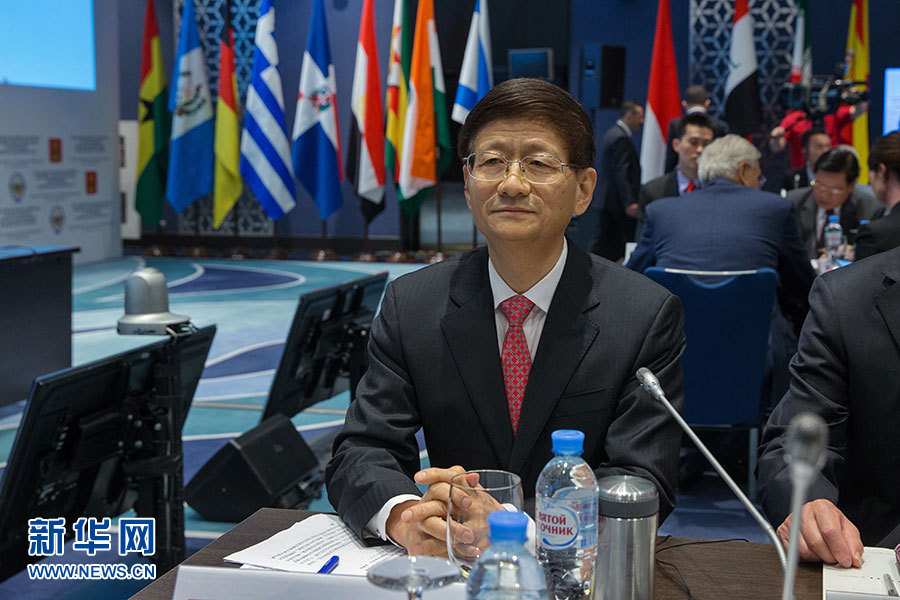 5月24日，在俄羅斯扎維多沃，中共中央政治局委員、中央政法委書(shū)記孟建柱出席國(guó)際安全事務(wù)高級(jí)代表會(huì)議。 5月24日，中共中央政治局委員、中央政法委書(shū)記孟建柱在俄羅斯出席國(guó)際安全事務(wù)高級(jí)代表會(huì)議，就加強(qiáng)國(guó)際執(zhí)法安全合作、防范打擊恐怖主義作主旨發(fā)言。來(lái)自95個(gè)國(guó)家和國(guó)際組織的代表參加會(huì)議。新華社記者白雪騏攝