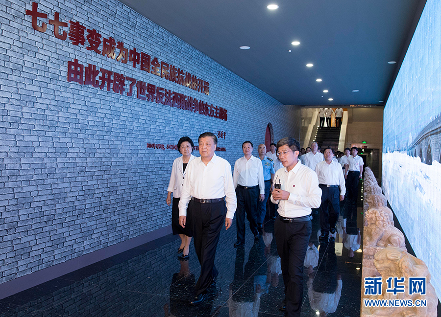 7月7日，紀念全民族抗戰(zhàn)爆發(fā)80周年儀式在中國人民抗日戰(zhàn)爭紀念館舉行。中共中央政治局常委、中央書記處書記劉云山出席儀式并講話。這是儀式后，劉云山參觀《全民抗戰(zhàn)偉大壯舉&mdash;&mdash;紀念全民族抗戰(zhàn)爆發(fā)80周年專題展覽》。 新華社記者丁林攝