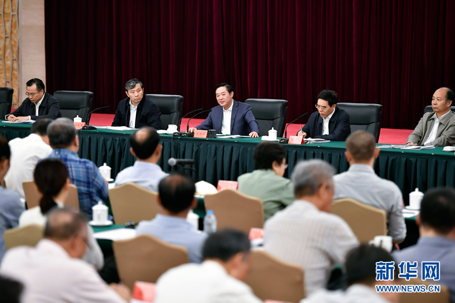 9月7日，中共中央政治局委員、中央書記處書記、中宣部部長(zhǎng)劉奇葆在北京出席全國(guó)電視劇工作座談會(huì)并講話。 新華社記者 燕雁 攝

