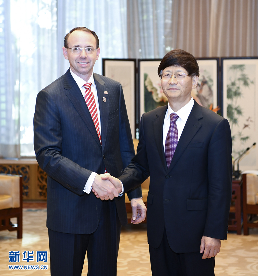 9月26日，中共中央政治局委員、中央政法委書記孟建柱在北京會見來華出席國際刑警組織第86屆全體大會的美國司法部常務(wù)副部長羅森斯坦。新華社記者 張領(lǐng) 攝