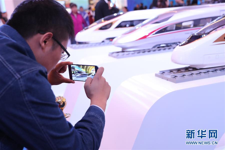 （十九大時光&middot;圖文互動）（2）向著夢想，奮進！&mdash;&mdash;來自&ldquo;砥礪奮進的五年&rdquo;大型成就展現(xiàn)場的報道 