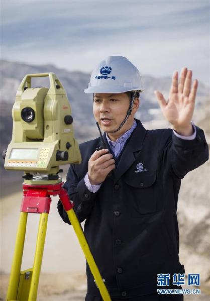 （十九大代表風(fēng)采&middot;圖文互動）（2）白芝勇：用點(diǎn)線繪就&ldquo;測量人生&rdquo;