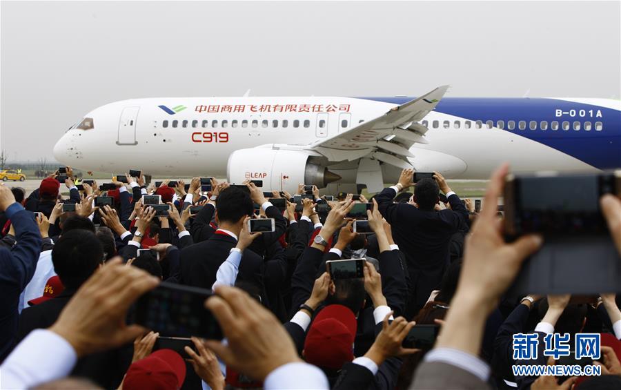 （新華全媒頭條&middot;圖文互動）（8）國產(chǎn)大飛機(jī)&ldquo;三兄弟&rdquo;藍(lán)天聚首 &ldquo;中國翼&rdquo;開啟航空強(qiáng)國新時代 
