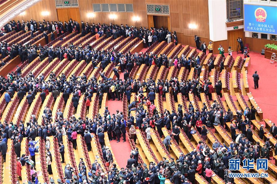 （兩會&middot;人大閉幕）（18）十二屆全國人大五次會議在北京閉幕