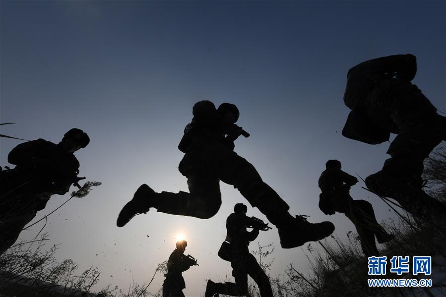 （新華全媒頭條&middot;圖文互動）（12）備戰(zhàn)踏上新起點，練兵展現(xiàn)新氣象&mdash;&mdash;2018中國軍隊新年開訓全景大掃描