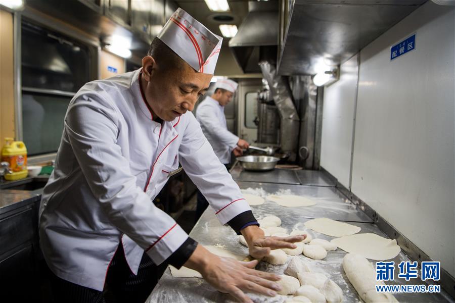 （圖片故事）（12）草原上的&ldquo;便民巴士&rdquo;