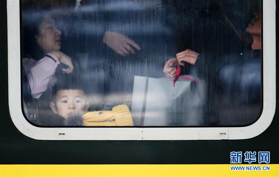 （關(guān)注春運）（5）春運中的&ldquo;萌寶寶&rdquo;