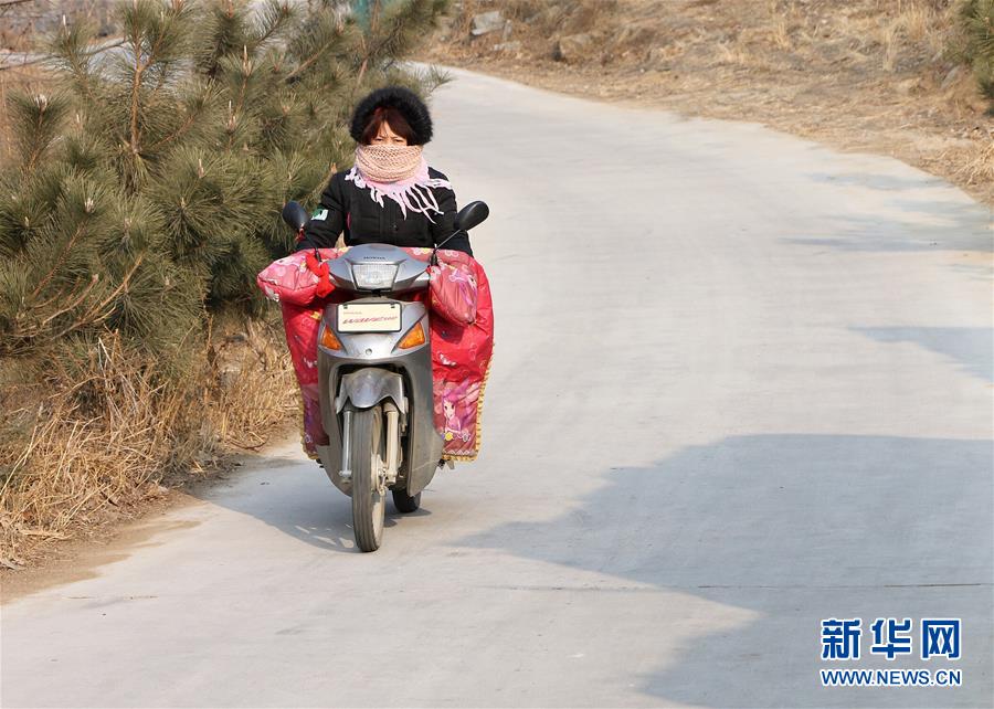 （在習(xí)近平新時代中國特色社會主義思想指引下&mdash;&mdash;新時代新氣象新作為&middot;四好農(nóng)村路&middot;圖文互動）（2）路通 民富 心齊&mdash;&mdash;農(nóng)村道路升級激發(fā)基層向心力