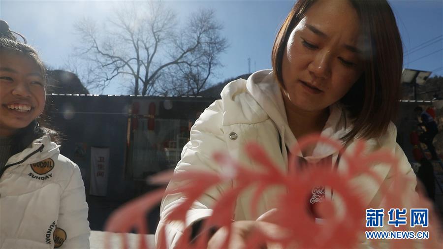 (新華全媒頭條)(5)天南地北歡樂“中國(guó)年”——新華社記者除夕走筆