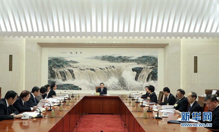 2月23日，十二屆全國人大常委會第一百一十三次委員長會議在北京人民大會堂舉行，張德江委員長主持。 新華社記者 劉衛(wèi)兵 攝