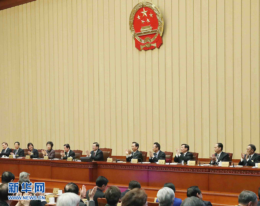 2月24日，全國人大常委會委員長張德江在北京主持十二屆全國人大常委會第三十三次會議閉幕會。在會議完成各項(xiàng)表決事項(xiàng)后，張德江發(fā)表講話。新華社記者 劉衛(wèi)兵 攝