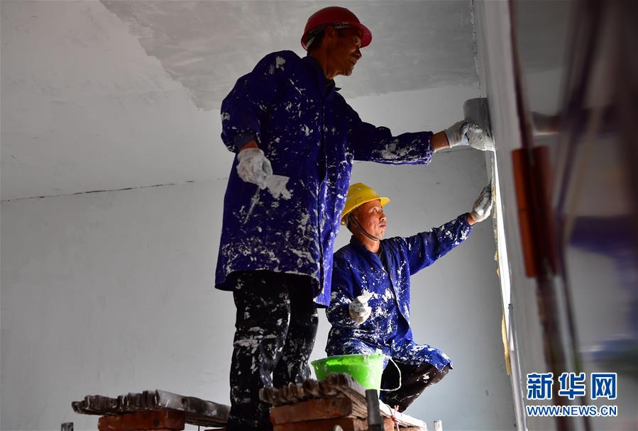 (走基層 聽(tīng)民聲)(5)貧困戶王萬(wàn)才的“詩(shī)意”脫貧路