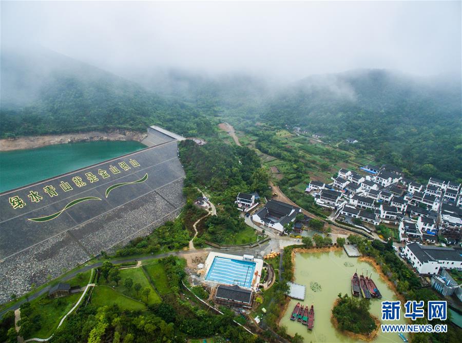 （新華全媒頭條&middot;圖文互動）（3）領(lǐng)航新時代中國經(jīng)濟(jì)航船&mdash;&mdash;從中央財(cái)經(jīng)領(lǐng)導(dǎo)小組會議看以習(xí)近平同志為核心的黨中央駕馭中國經(jīng)濟(jì)