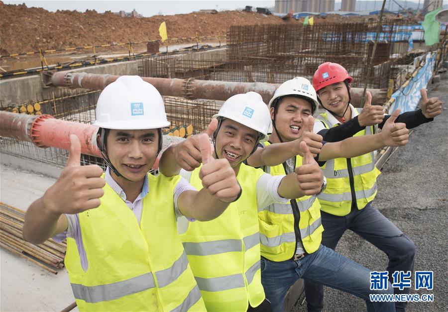 （新時(shí)代奮斗者&middot;圖文互動(dòng)）（4）當(dāng)一群&ldquo;90后&rdquo;與工地相遇&mdash;&mdash;記奮戰(zhàn)在軍運(yùn)會(huì)工地上的90后新農(nóng)民工