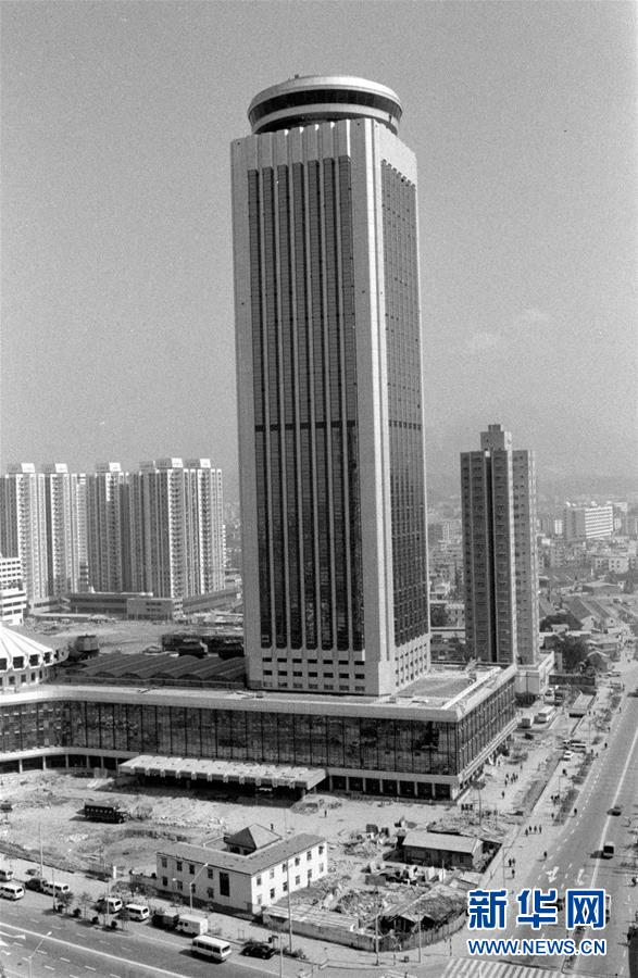 （新華全媒頭條&middot;壯闊東方潮　奮進(jìn)新時(shí)代&mdash;&mdash;慶祝改革開放40年&middot;圖文互動(dòng)）（5）從追趕時(shí)代到引領(lǐng)時(shí)代&mdash;&mdash;從深圳發(fā)展奇跡看中國(guó)改革開放40年 