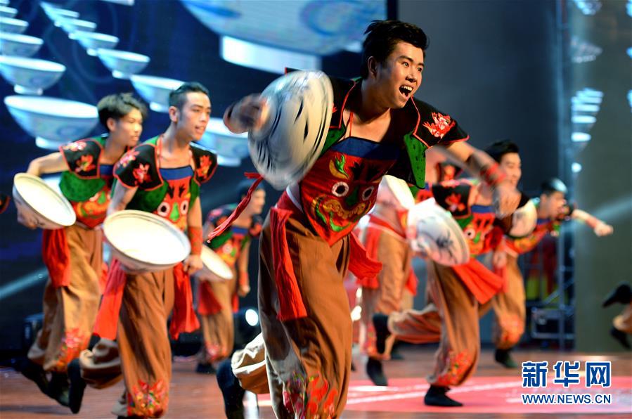 (圖片故事)(1)在無(wú)聲世界中起舞