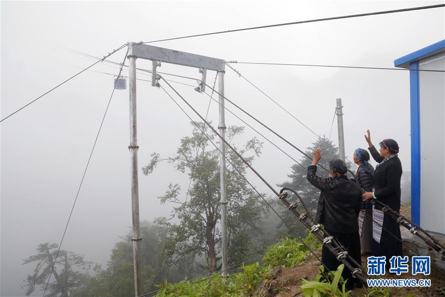 （圖文互動）（4）特寫：&ldquo;八一&rdquo;禮物，飛向云端哨所