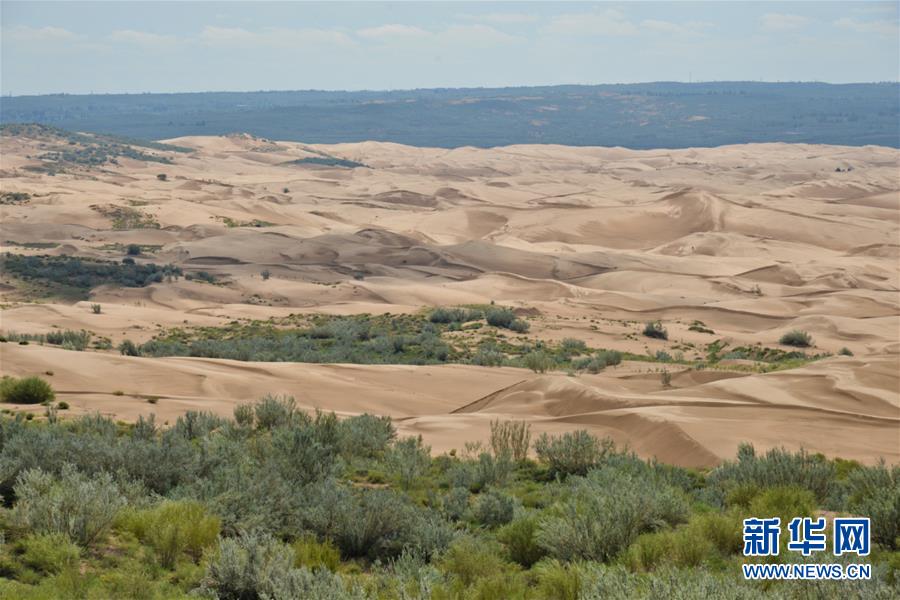 （在習(xí)近平新時(shí)代中國(guó)特色社會(huì)主義思想指引下&mdash;&mdash;新時(shí)代新作為新篇章&middot;圖文互動(dòng)）（6）庫(kù)布其競(jìng)相演繹&ldquo;點(diǎn)沙成金&rdquo;傳奇