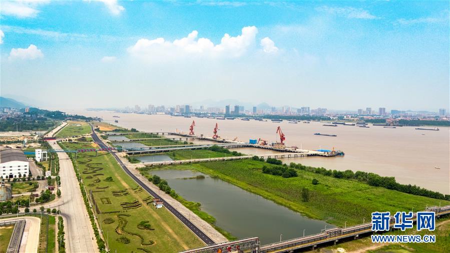 （大江奔流&mdash;&mdash;來自長江經(jīng)濟(jì)帶的報(bào)道&middot;新華全媒頭條&middot;圖文互動(dòng)）（1）打造經(jīng)濟(jì)高質(zhì)量發(fā)展的強(qiáng)勁引擎&mdash;&mdash;深入推動(dòng)長江經(jīng)濟(jì)帶發(fā)展述評