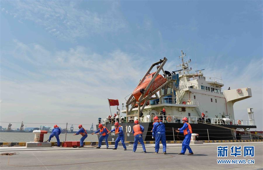 （大江奔流&mdash;&mdash;來自長江經(jīng)濟(jì)帶的報(bào)道&middot;新華全媒頭條&middot;圖文互動(dòng)）（4）打造經(jīng)濟(jì)高質(zhì)量發(fā)展的強(qiáng)勁引擎&mdash;&mdash;深入推動(dòng)長江經(jīng)濟(jì)帶發(fā)展述評