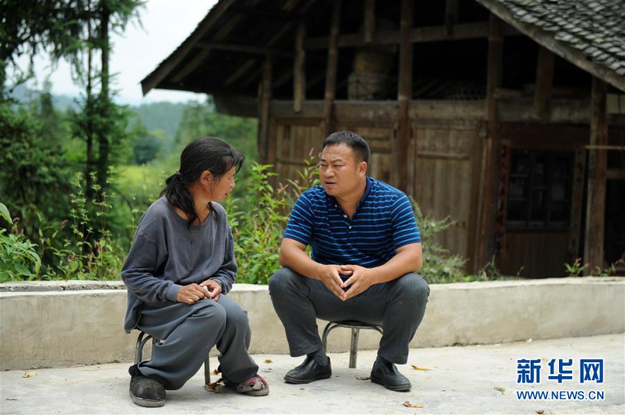 （在習(xí)近平新時(shí)代中國特色社會(huì)主義思想指引下&mdash;&mdash;新時(shí)代新作為新篇章&middot;圖文互動(dòng)）（4）三年村干部 一世農(nóng)村情&mdash;&mdash;記貴州石阡農(nóng)村扶貧干部